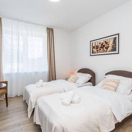 Appartement Perla Hradce à Hradec Králové Extérieur photo