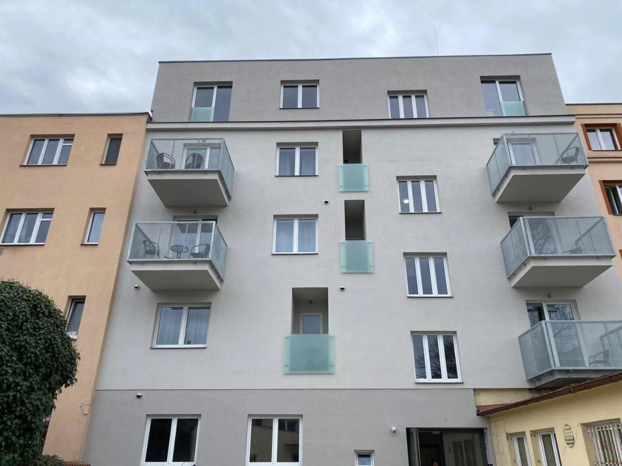 Appartement Perla Hradce à Hradec Králové Extérieur photo