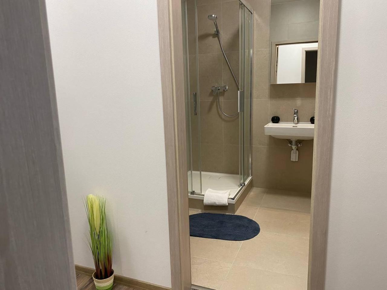 Appartement Perla Hradce à Hradec Králové Extérieur photo