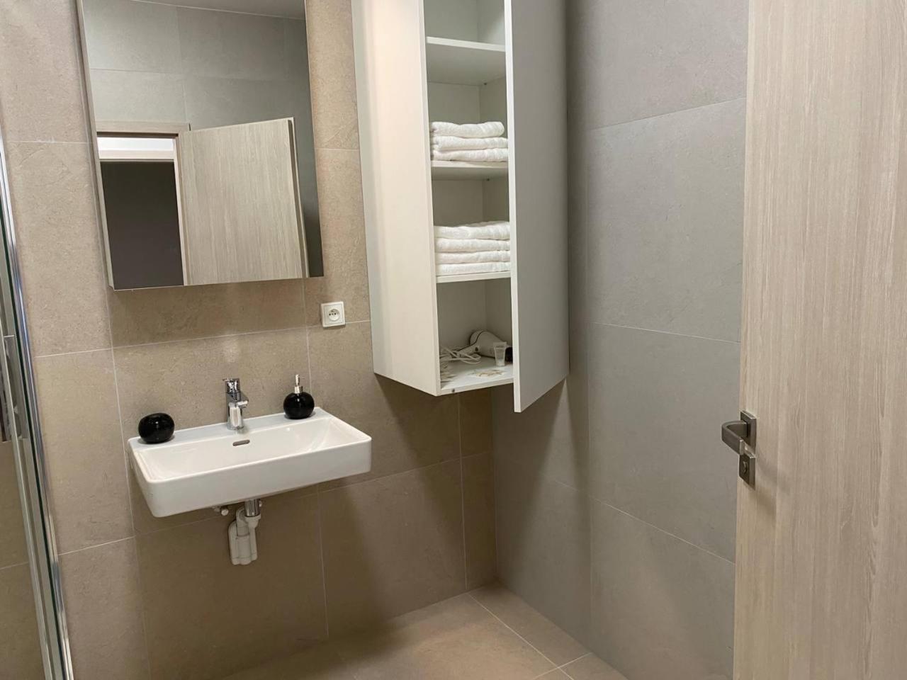 Appartement Perla Hradce à Hradec Králové Extérieur photo